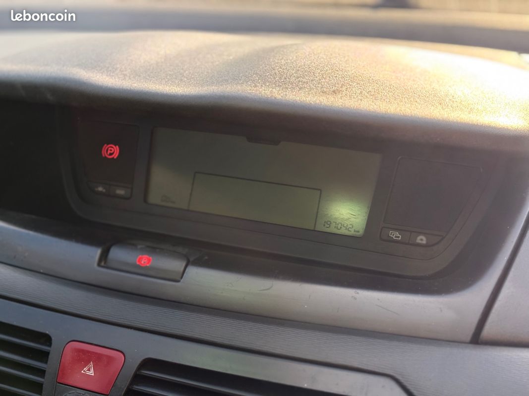 Citroën C4 Picasso 1.6 HDi 110ch Pack Dynamique - Clim - Régulateur - Révisée & Garantie 6 mois (image 20)