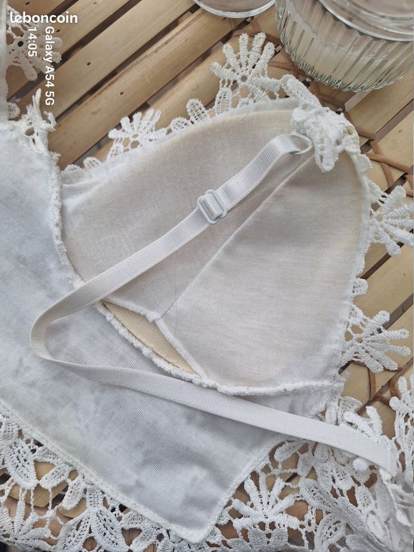 Haut blanc taille S – nylon/spandex – coques intégrées (image 3)