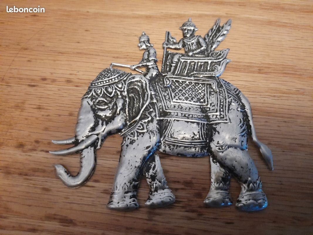 Petite plaque en métal en forme d'éléphant (image 1)
