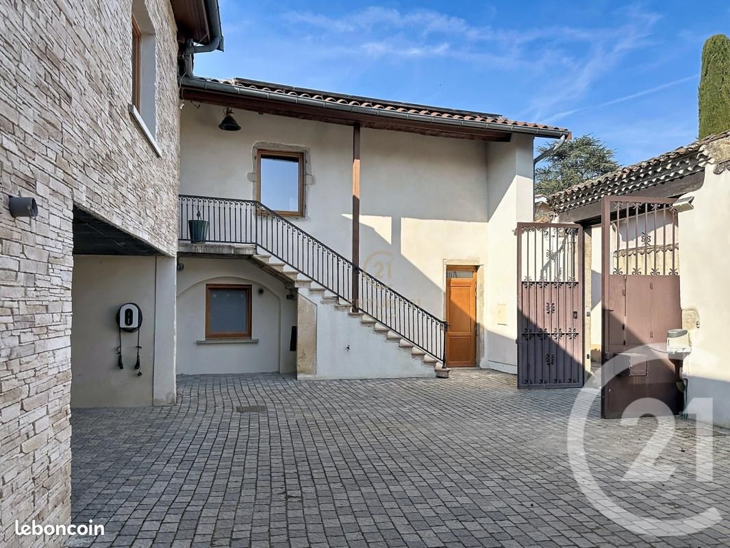 Maison 14 pièces 324 m² · à Vourles · 324 m² · 895 000 €