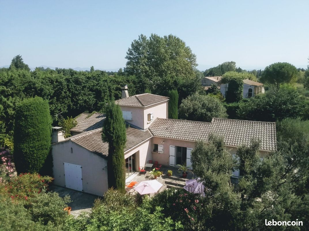 Maison 5 pièces 165 m² · à Entraigues-sur-la-Sorgue · 165 m² · 595 000 €