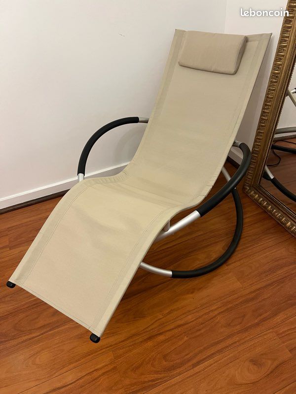Rocking chair (image 1)