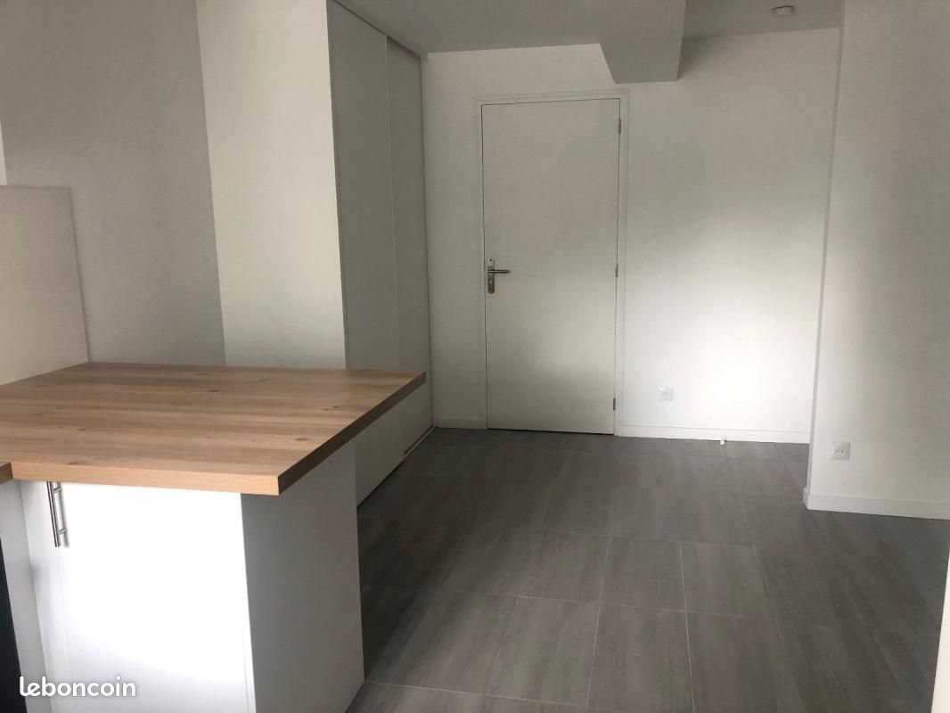 Appartement 1 pièce 25 m² - Thouars 79100 (image principale 4)