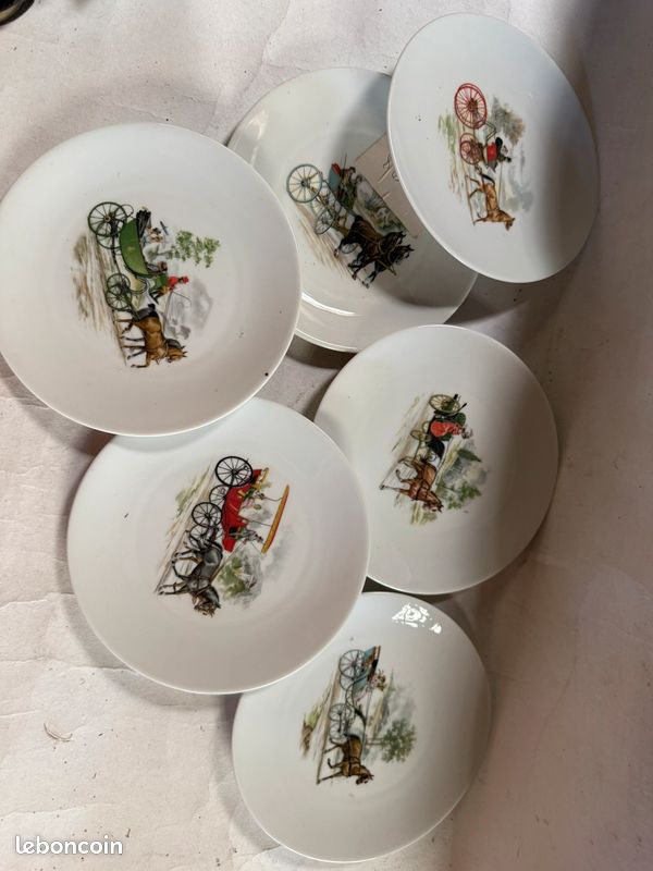 6 Petites assiettes en porcelaine blanche décor calèches chauvigny (image 2)