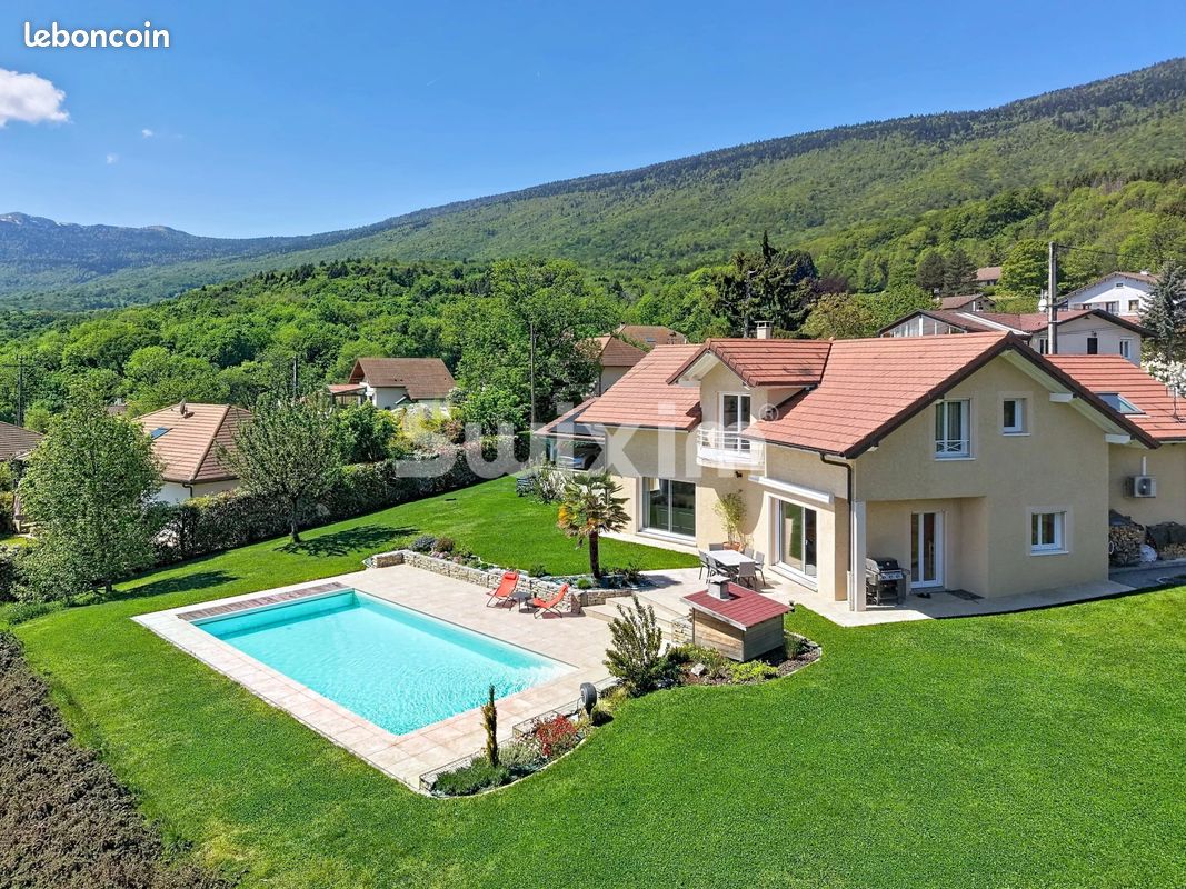 Maison 10 pièces 322 m² · à Péron · 322 m² · 1 250 000 €