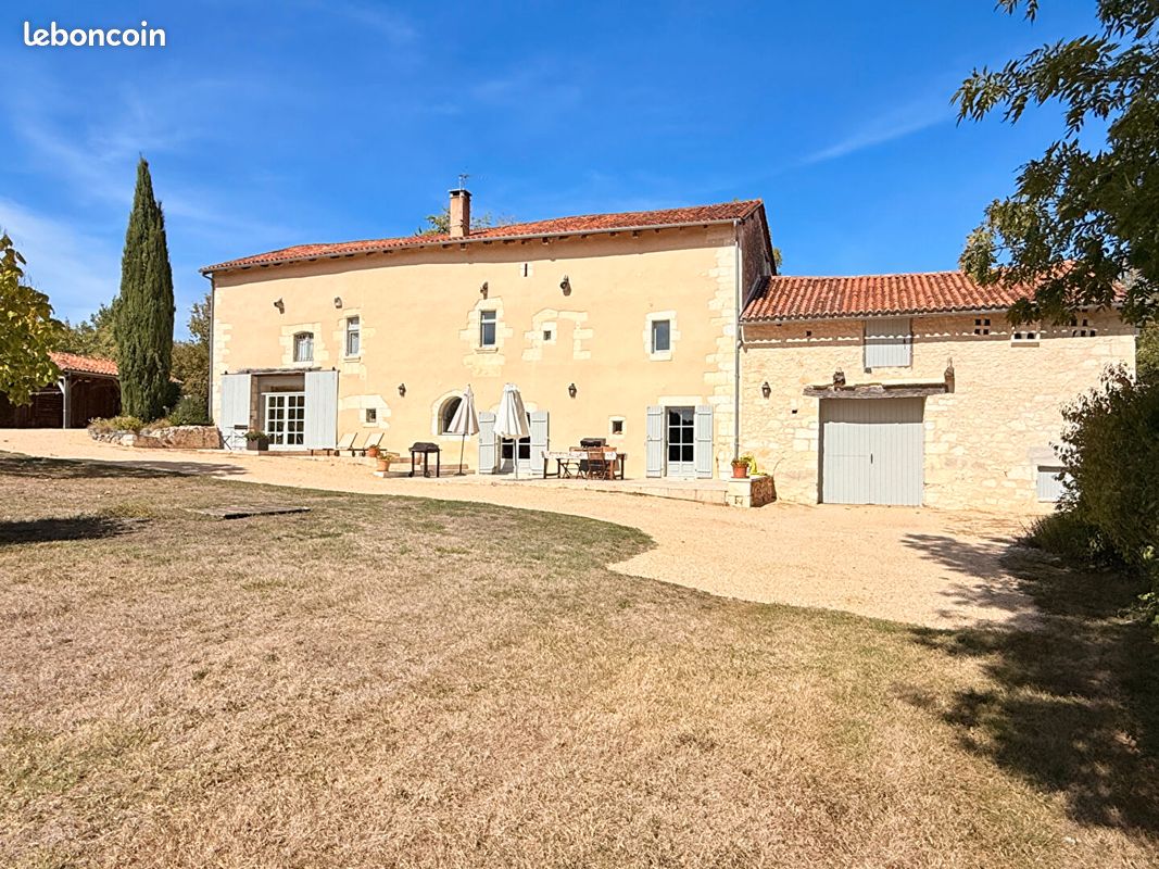 Maison 8 pièces 231 m² · à Brantôme en Périgord · 231 m² · 485 000 €