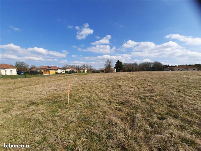 Terrain 1080 m² · à Gramat · 18 000 €