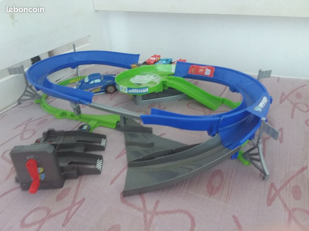 Circuit voiture Cars (image 2)