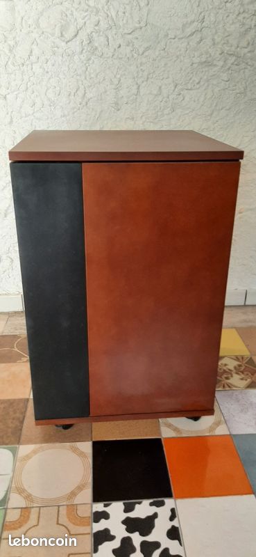 Bar design sur roulettes (image 2)