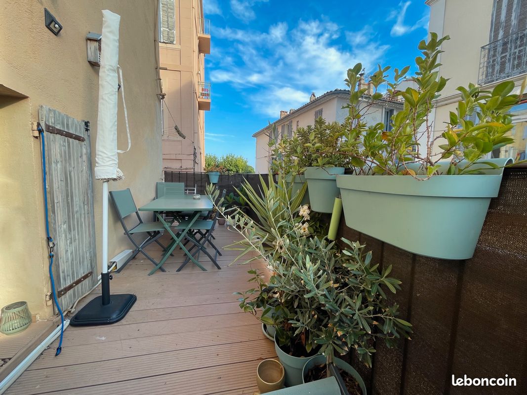 Bandol 83150 centre ville appt t2, terrasse dans maison de ville, parking couvert (image 2)