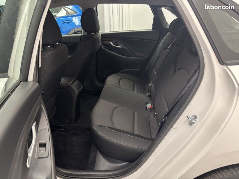 Hyundai I30 1.6 crdi 110 ch Edition 1 / Caméra / GPS / Radar / Climatisation Auto / Ecran / (image 23)