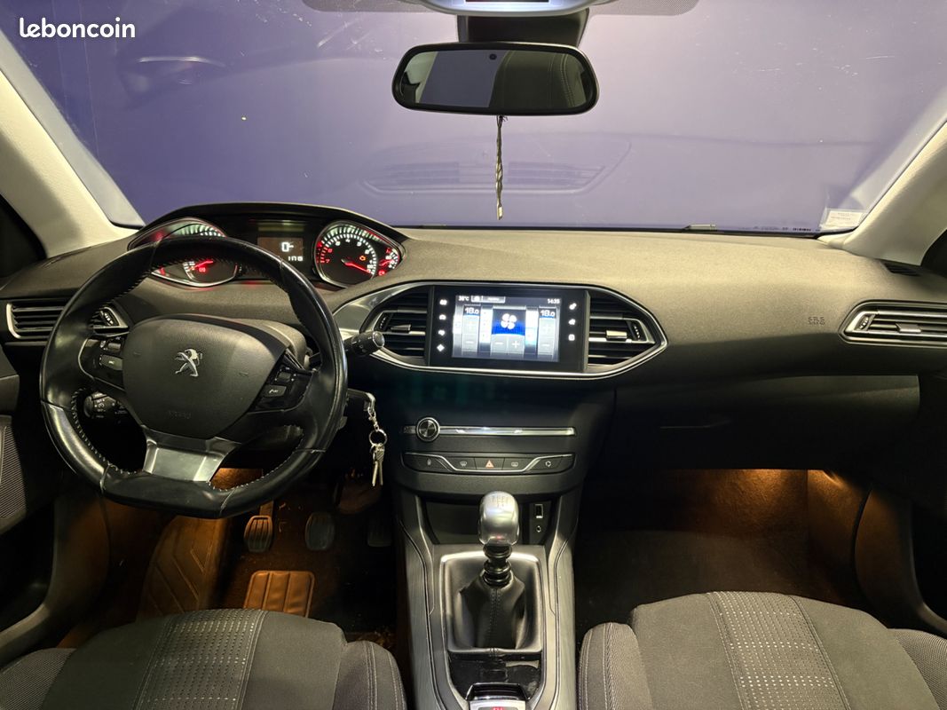PEUGEOT 308 1.2 130ch ALLURE - Toit panoramique - Suivi complet - Climatisation (image 9)