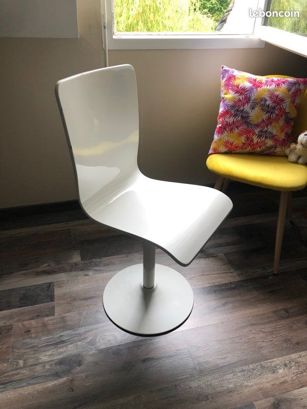 Lot 8 chaises (image 1)
