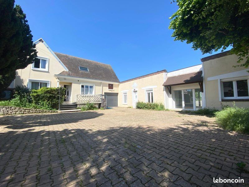 Maison 10 pièces 325 m² · à Tremblay-les-Villages · 325 m² · 450 000 €