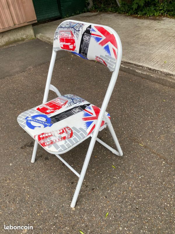 Chaise pliable d'appoint en métal blanc motifs Londres (image 1)