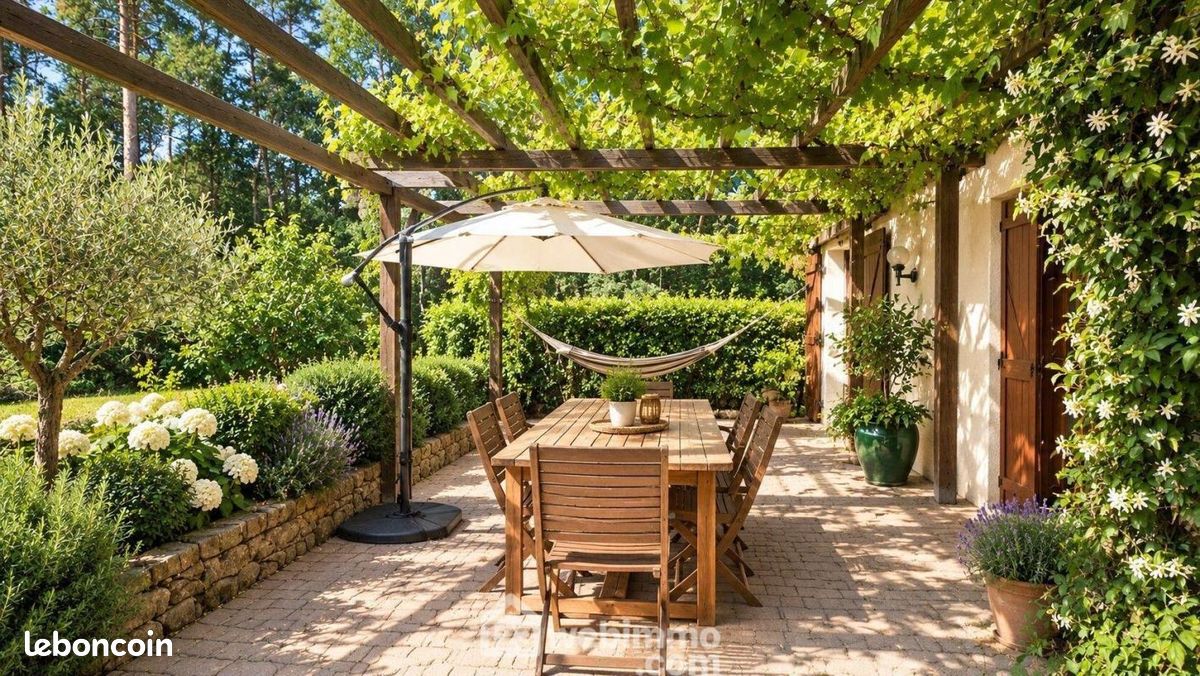 Maison 11 pièces 288 m² · au Vaudoué · 288 m² · 890 000 €