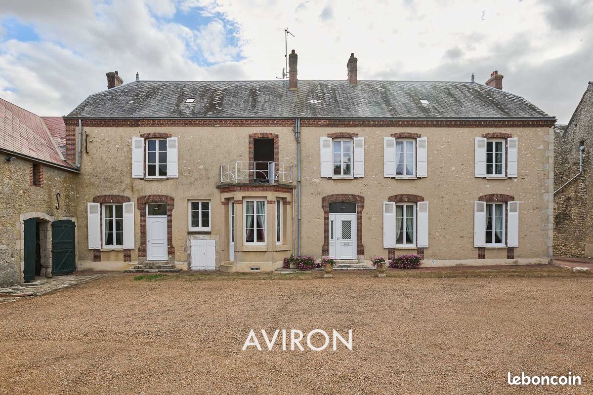 Maison 10 pièces 300 m² · à Béville-le-Comte · 300 m² · 740 000 €