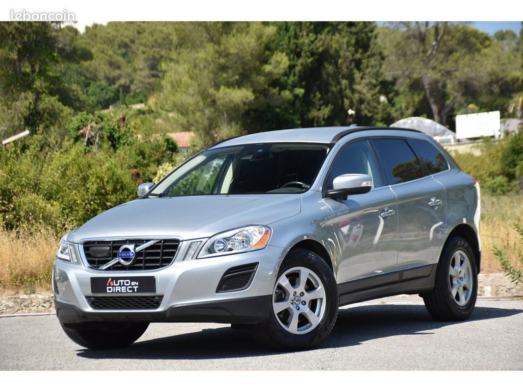 VOLVO XC60 D5 FAP AWD - 205 - BVA Geartronic Momentum (image 1)