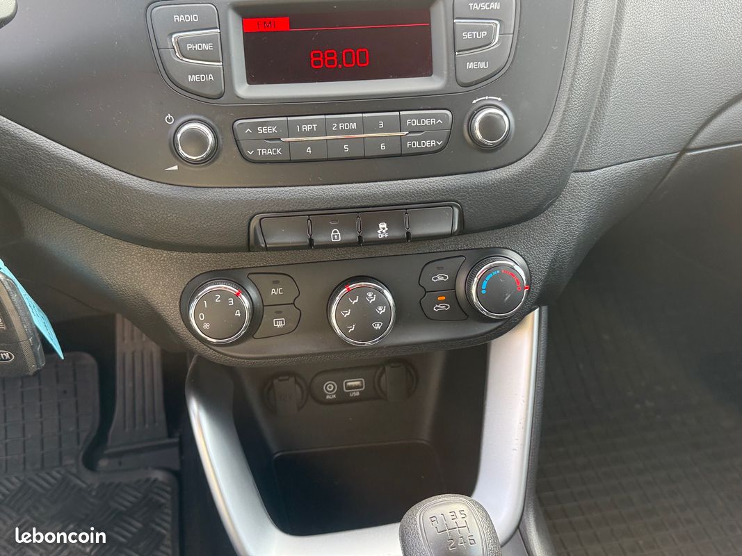 KIA CEE'D 1.4 100 ch Motion * Propre et Entretenue (image 9)