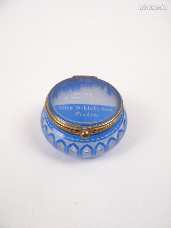 Boîte à pilules ovale argent massif et vermeil | GSLR Antiques