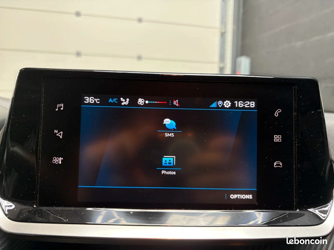 Peugeot 208 1.2 75i STYLE / DISTRIBUTION OK / ENTRETIEN PEUGEOT / BATTERIE NEUVE (image 27)