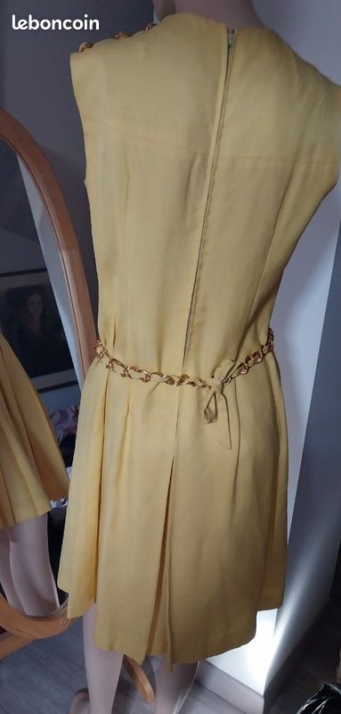 Dernière baisse de prix Vintage . Superbe robe jaune doublée, plis plats à partir de la taille (image 9)