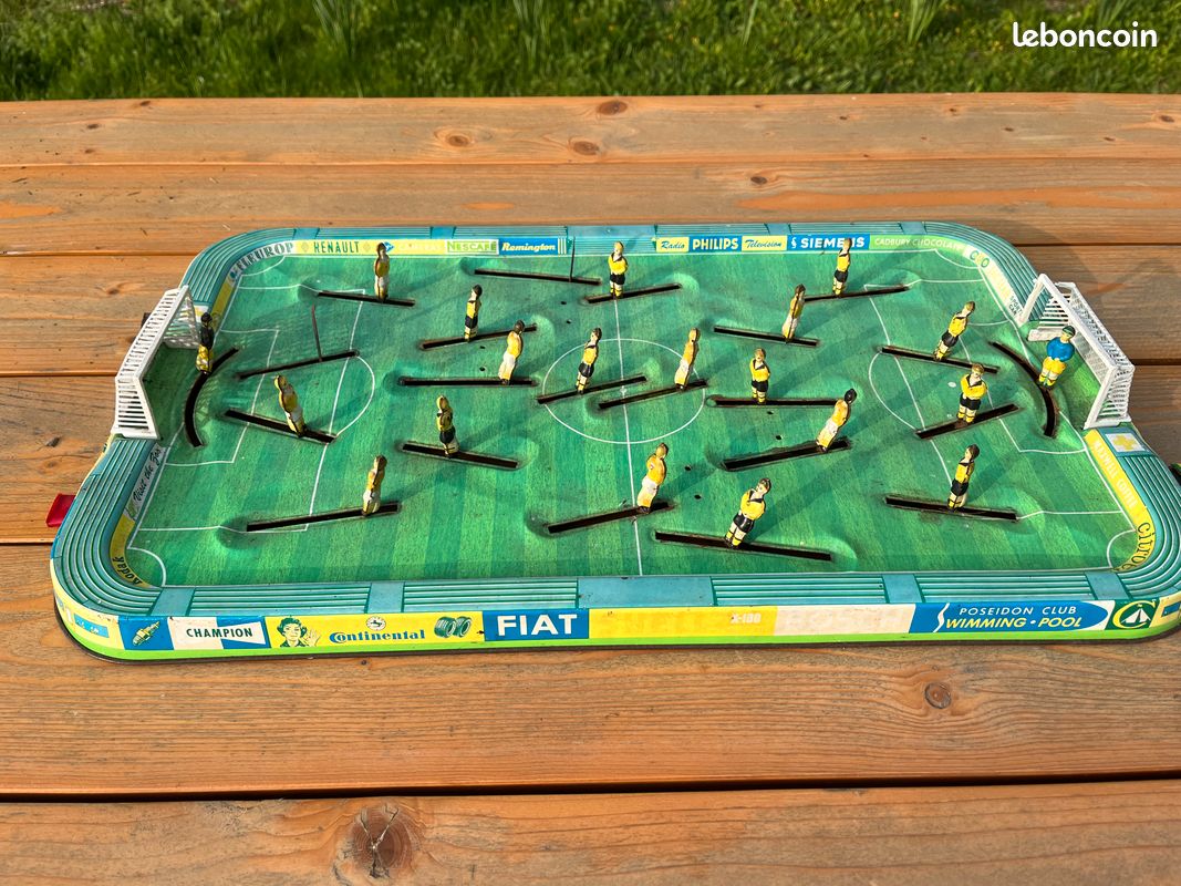 Jeu De Foot Mécanique Vintage France Jouet Des Années 1970, Sur Pied, 66x36.5 Cm