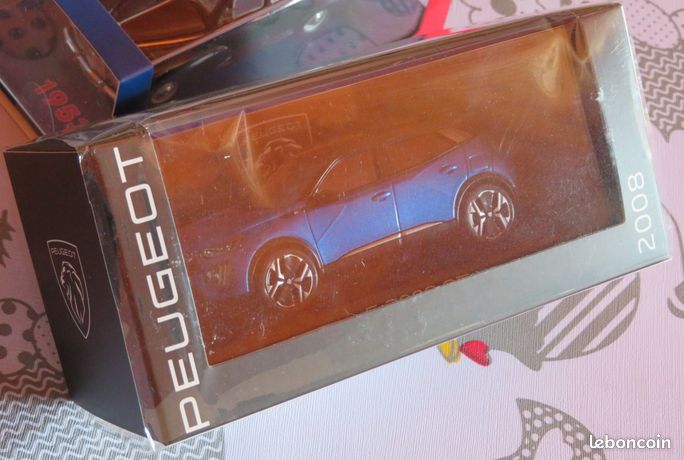 Le nouveau Peugeot 2008 2023 en miniature 1/43 dans deux teintes