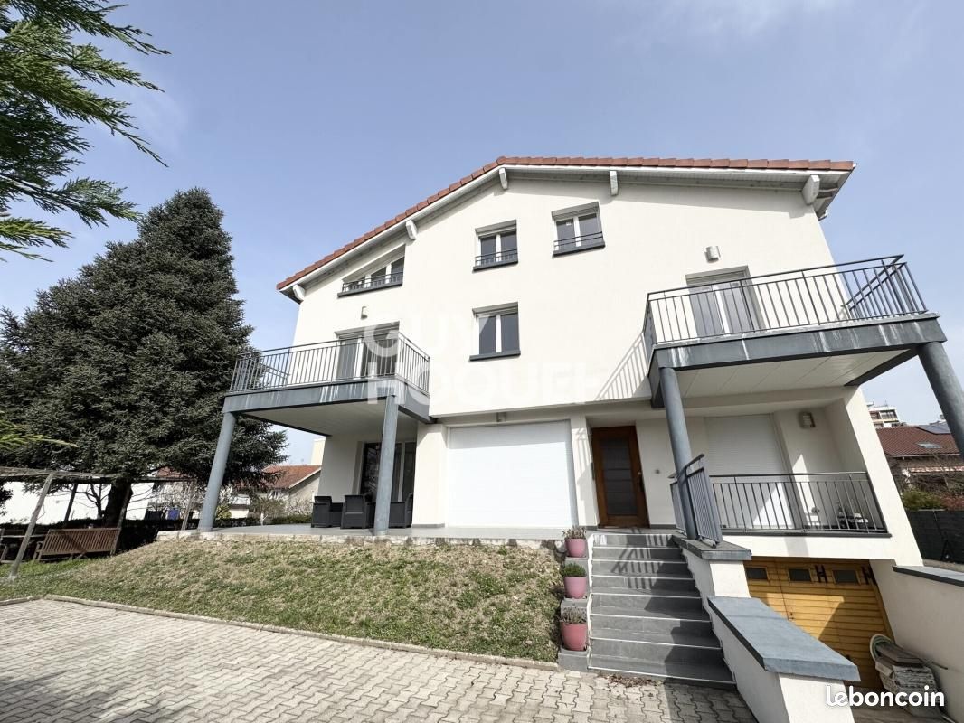 Appartement 4 pièces 87 m² · à Échirolles · 87 m² · 990 €
