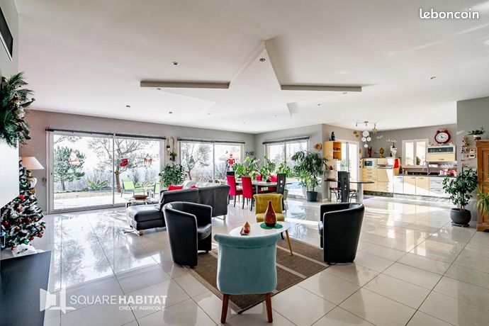 Maison 5 pièces 304 m²