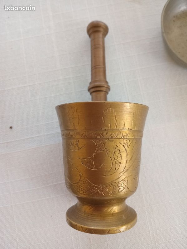 1 pilon en bronze et 1 cendrier en étain (image 2)