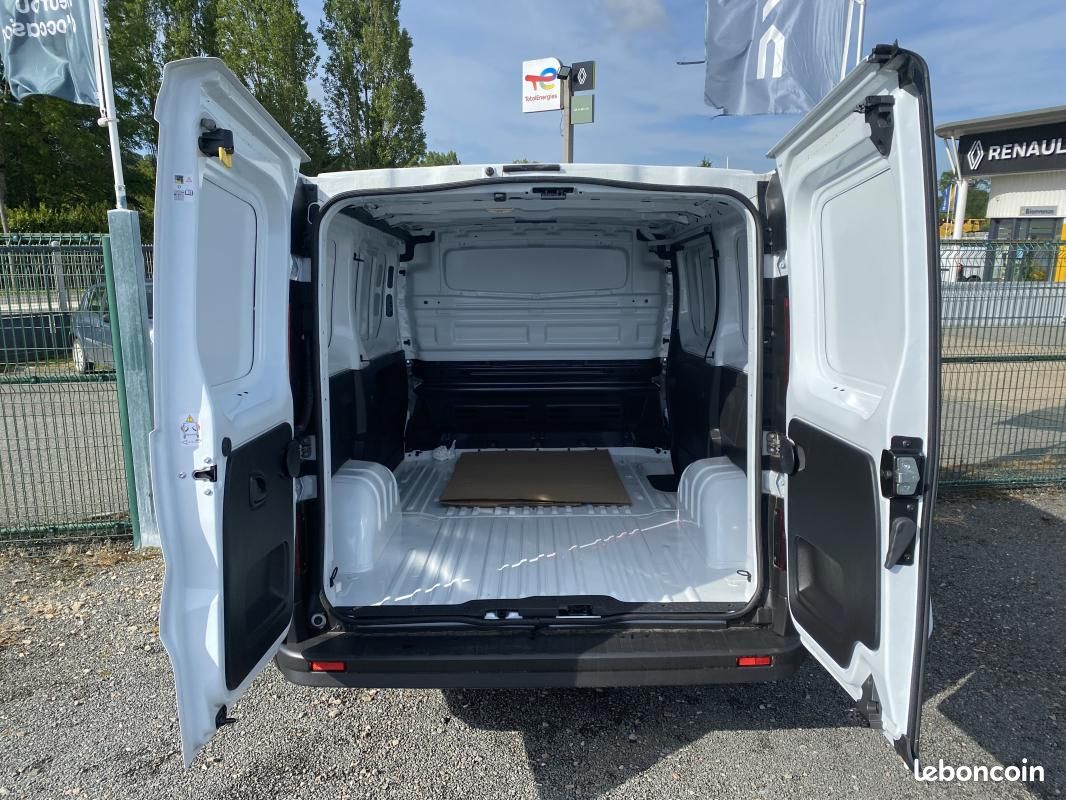 Renault Trafic III L1H1 3T BLUE DCI 150 CONFORT (image 11)