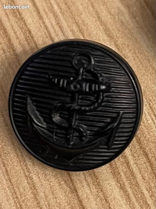 Boutons noirs ancre marine TBE (image 1)