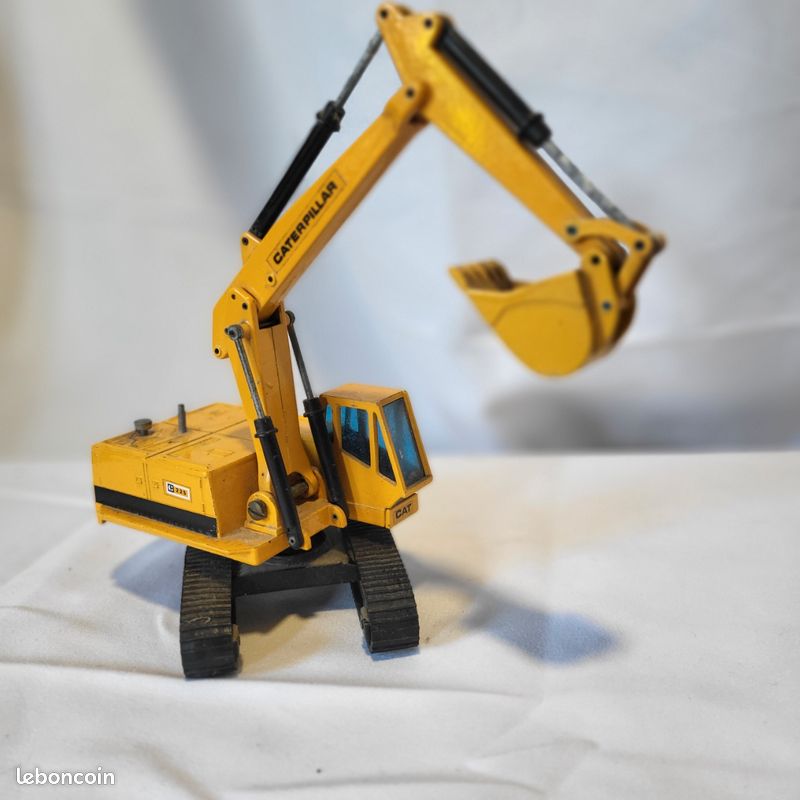 Maquette PLUS MODEL Niveleuse CATERPILLAR N°12 1940 – Échelle 1/35 – Résine Et Laiton