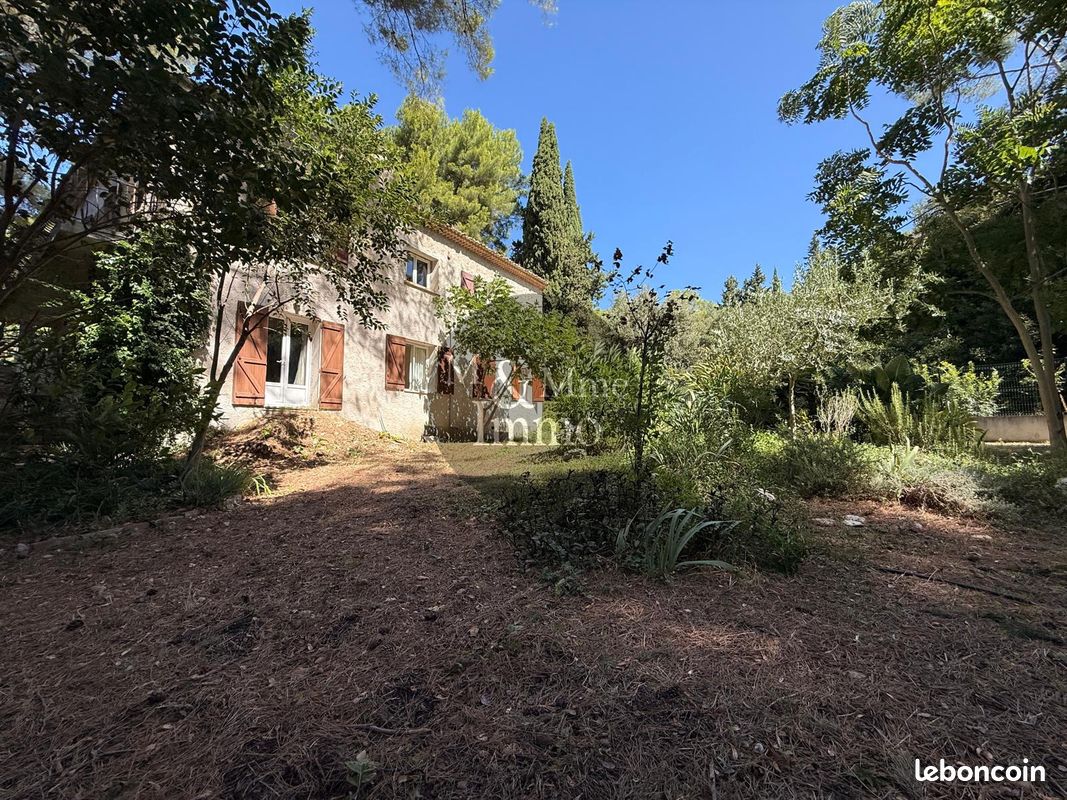 Maison 6 pièces 222 m² · à La Ciotat · 222 m² · 889 000 €