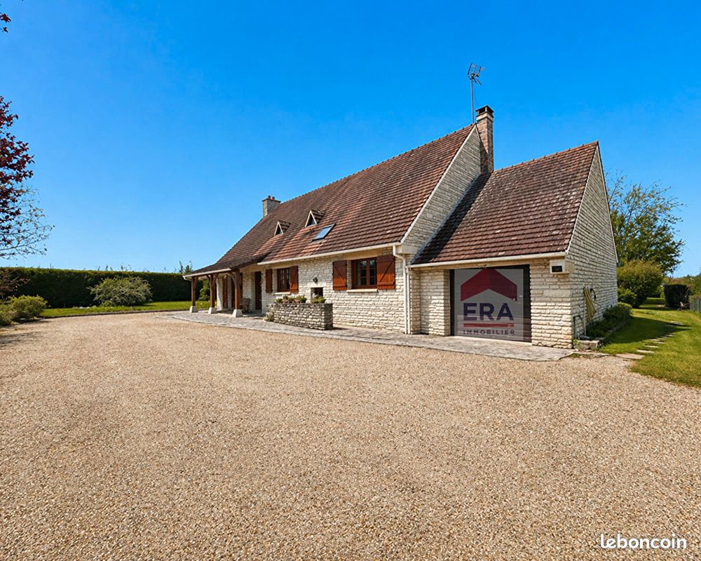 Maison 8 pièces 246 m² · à Noyers · 246 m² · 320 000 €