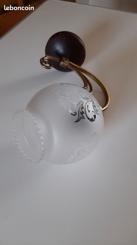 Ancienne applique murale en laiton globe en verre (image 2)