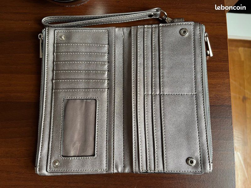 Porte Feuille avec poignet - argenté - très bon état (image 3)