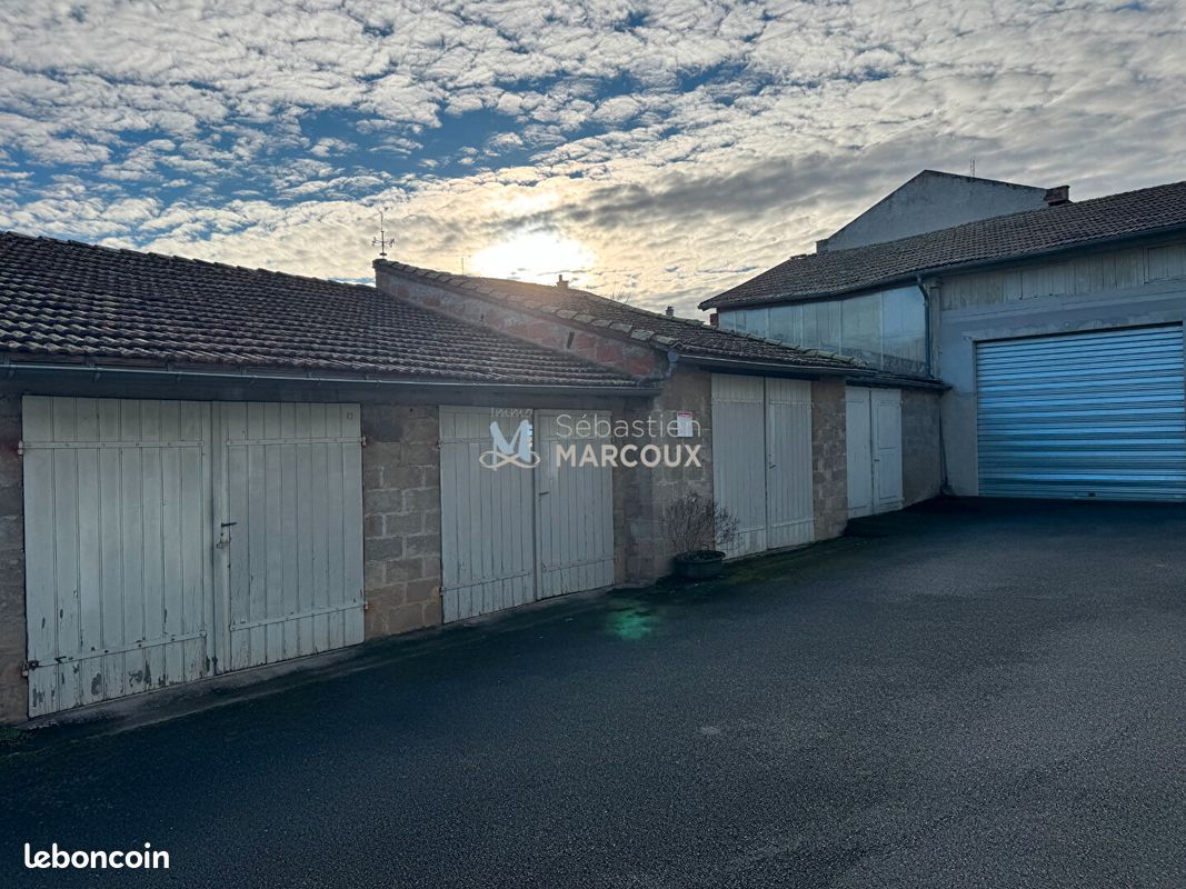 Parking 12 m² · à Saint-Germain-Laval · 12 m² · 60 €/mois