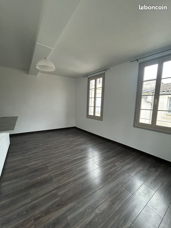 Appartement 1 pièce 25 m² · à Saintes · 25 m² · 363 €