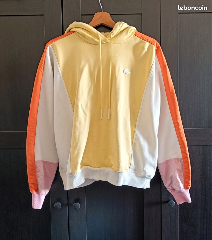 Sweat à capuche Lacoste Il a juste une petite tâche qui ne se voit