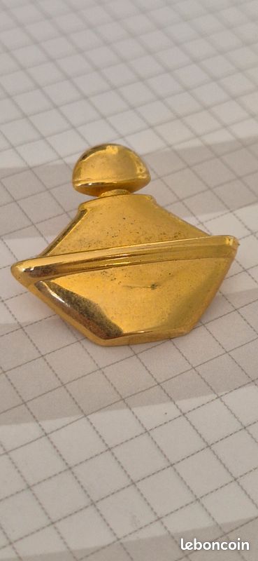 Pin's Guerlain En Métal Doré - Occasion, Bijou De Marque Vintage
