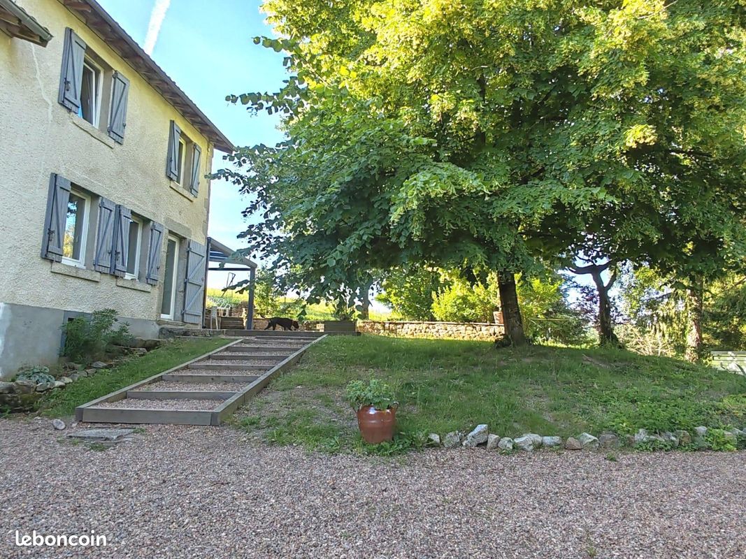 Maison 121 m² · à Olliergues · 121 m² · 234 000 €