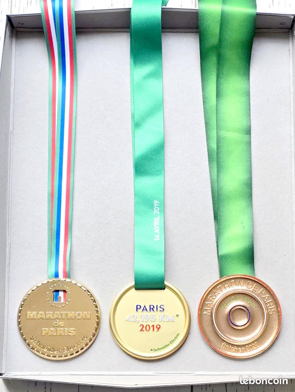 Médaille Officielle Vintage Du Marathon De Londres Flora 2003 - Avec Ruban