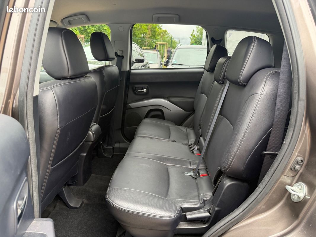 Peugeot 4007 2.2 HDI 156 FÉLINE * CUIR * GPS 7 PLACES (image 11)