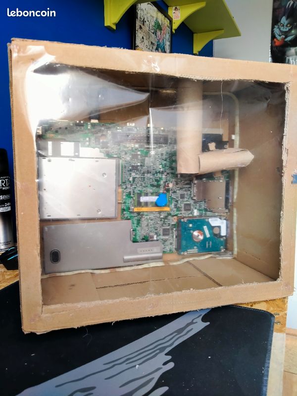 Pc gamer en carton recyclé avec aurculling intégré ( rdb pour les FPS ) (image 1)