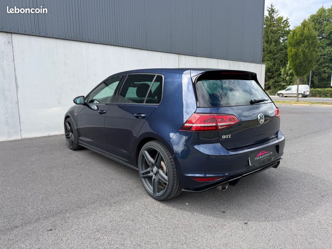 VOLKSWAGEN GOLF 7 GTI 2.0 TSI 220ch DSG6 - Sièges Chauffants / Carnet d'entretien - (image 3)