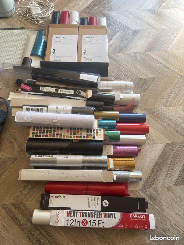 Lot CRICUT MAKER 3 si achat du lot, je vous offre la Mini presse ainsi que son tapis (image 2)