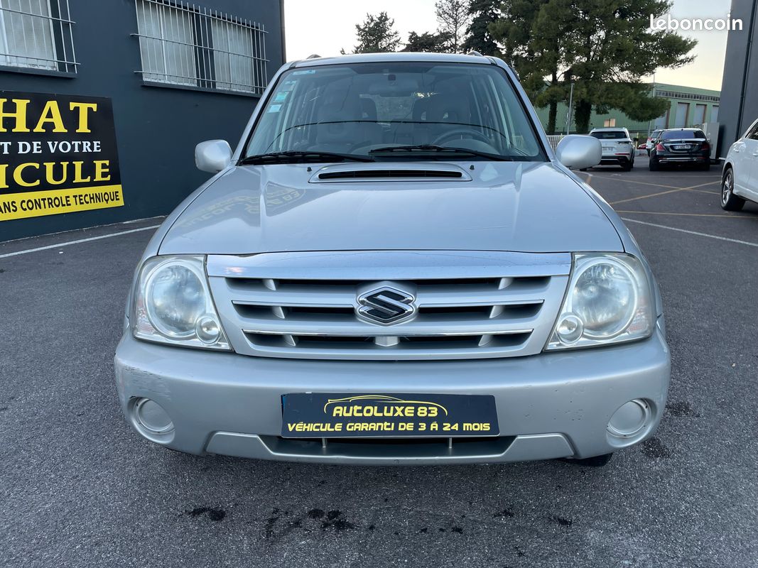 Suzuki grand vitara 2.0 HDI 110 ch 4 WD 7 places ct ok garantie Voitures