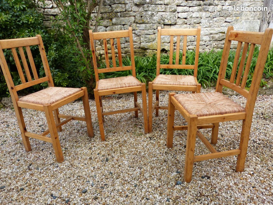 Ensemble de quatre chaises en bois et véritable paillage (image 1)